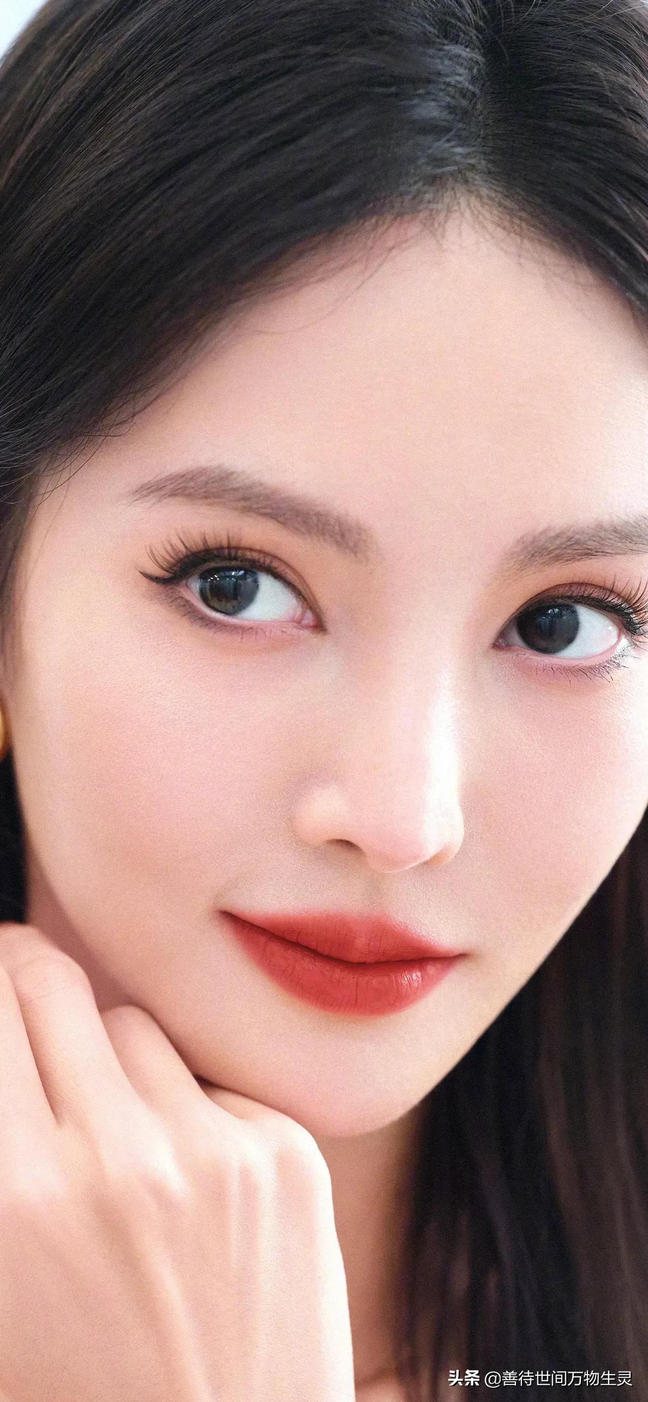 揭秘不用手机的明星，他们如何远离科技依赖？